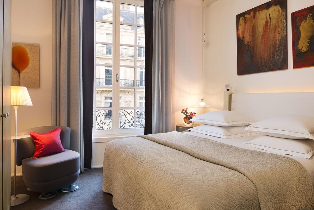 Pershing Hall 5*
