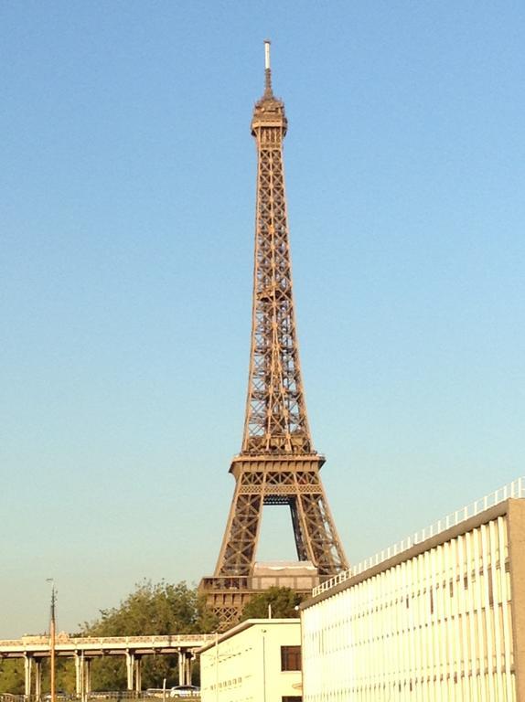 Peniche Tour Eiffel Apartment *