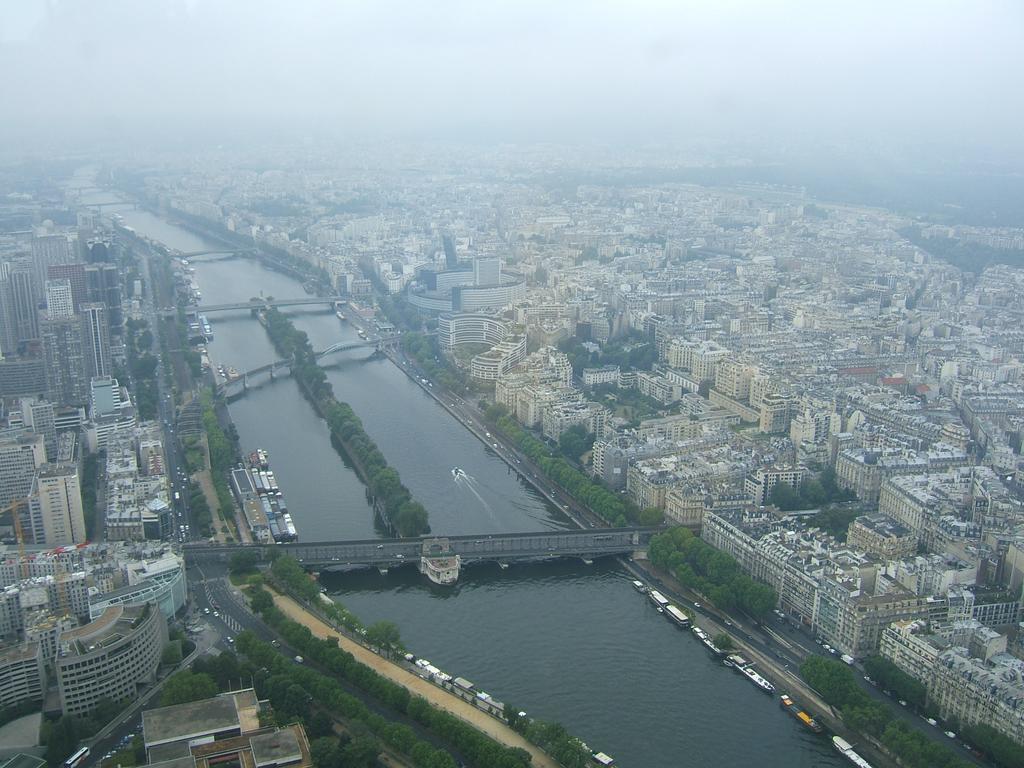 Peniche Tour Eiffel Apartment *
