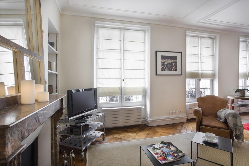 Folie Mericourt Apartment