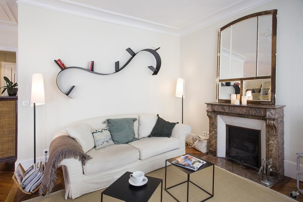 Apartment Folie Mericourt Paris