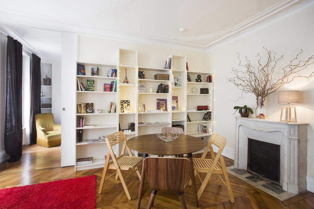 Folie Mericourt Apartment