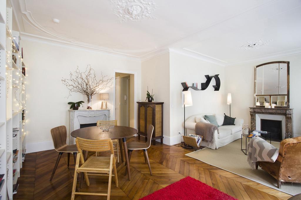 Folie Mericourt Apartment