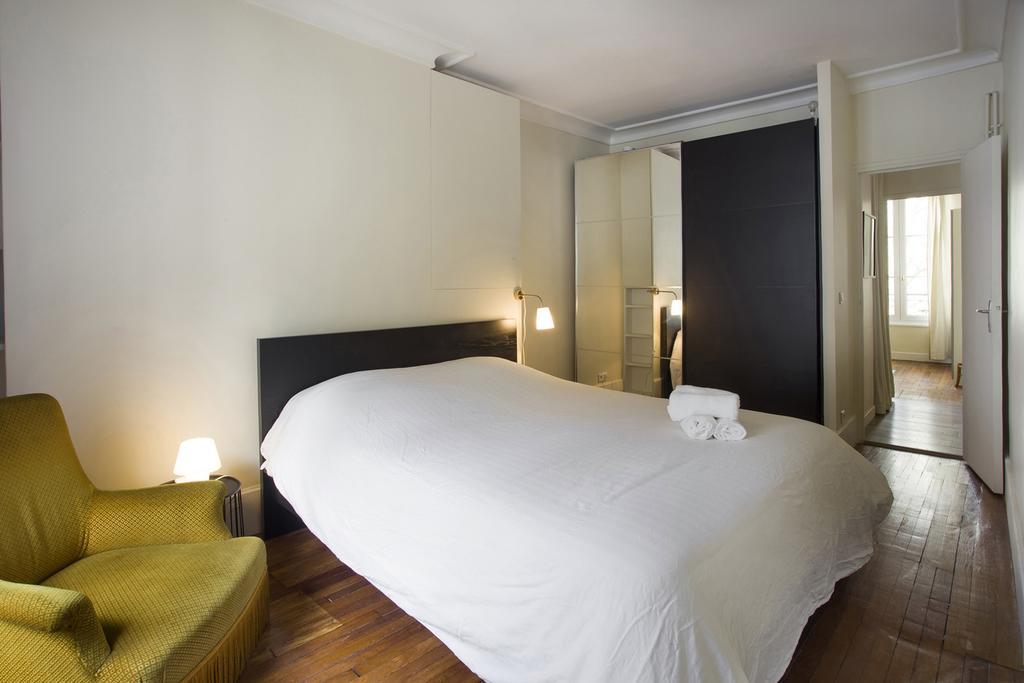 Folie Mericourt Apartment