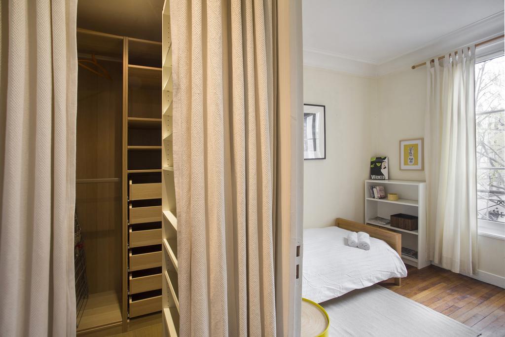Folie Mericourt Apartment