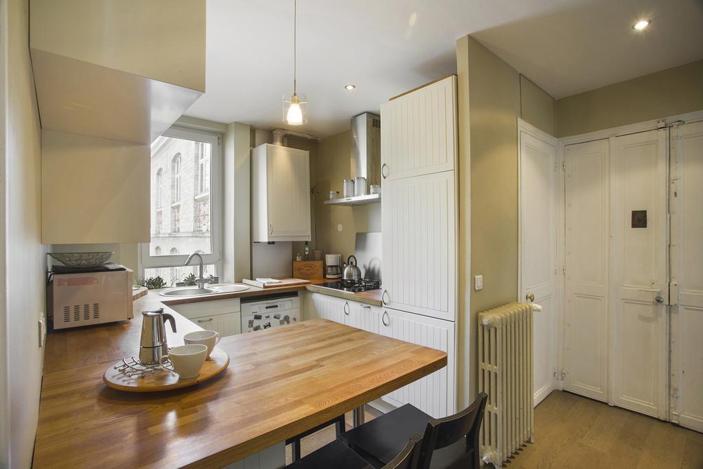 Apartment Folie Mericourt Paris