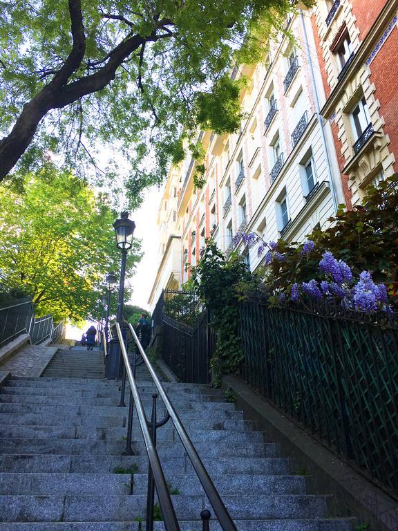 Bed & Breakfast Montmartre Romantic, - Paris