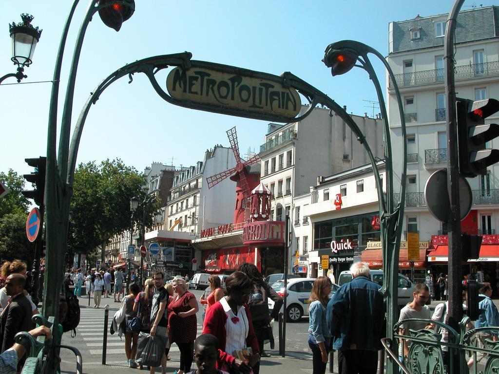 Moulin Rouge Backstage