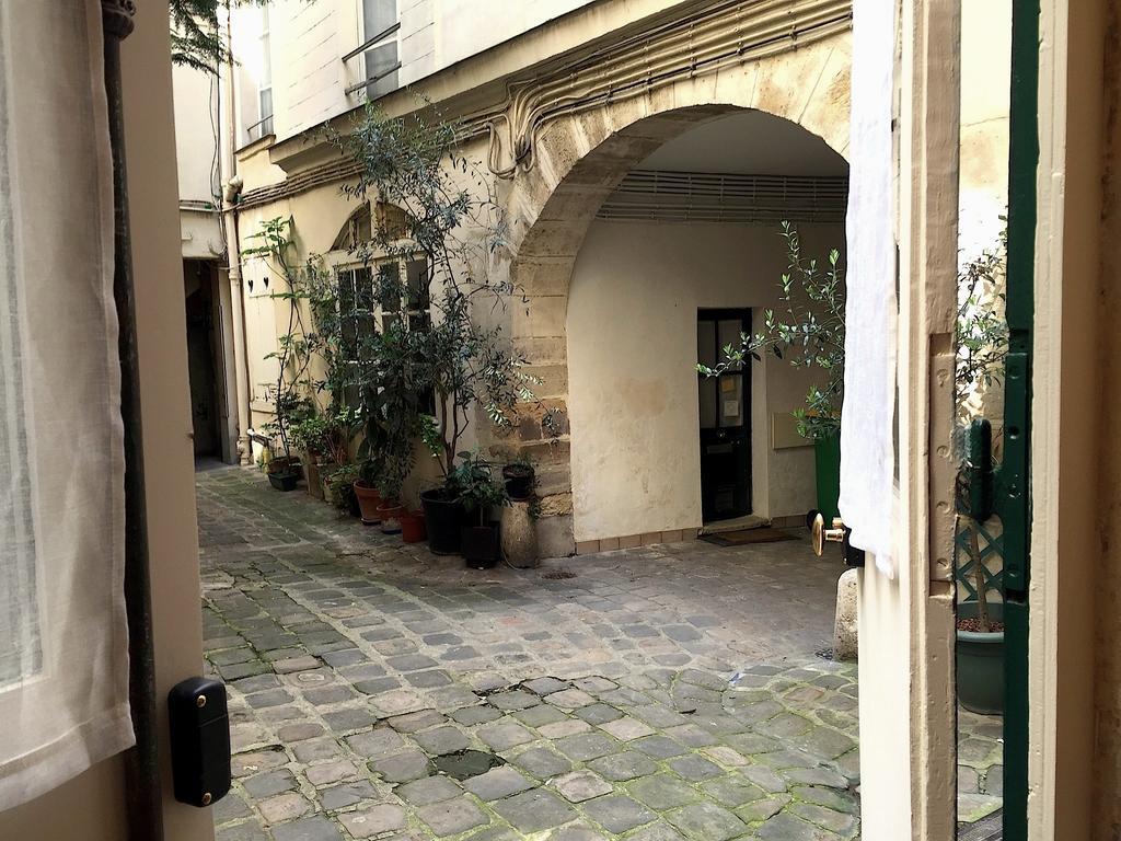 Apartment Au Coeur Du Marais Paris