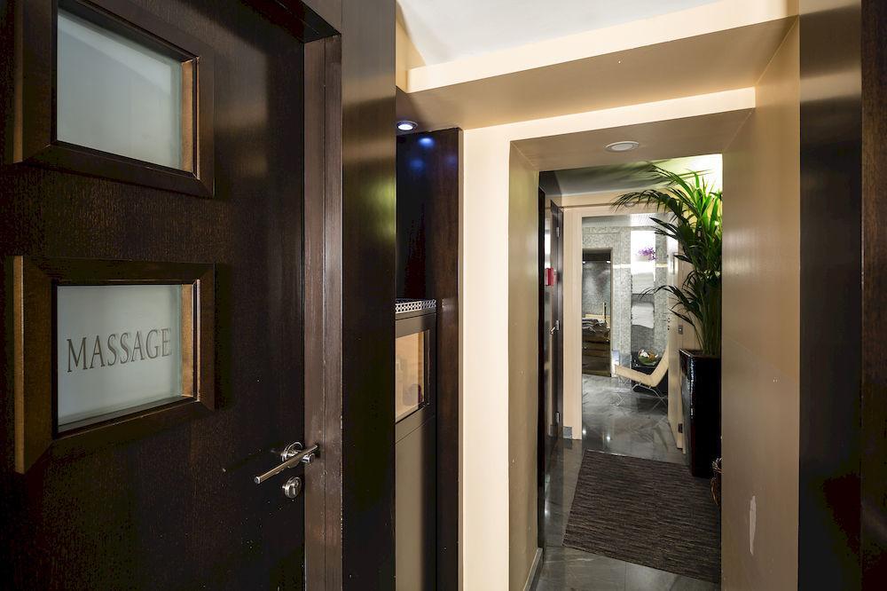 Hotel La Tremoille 3*