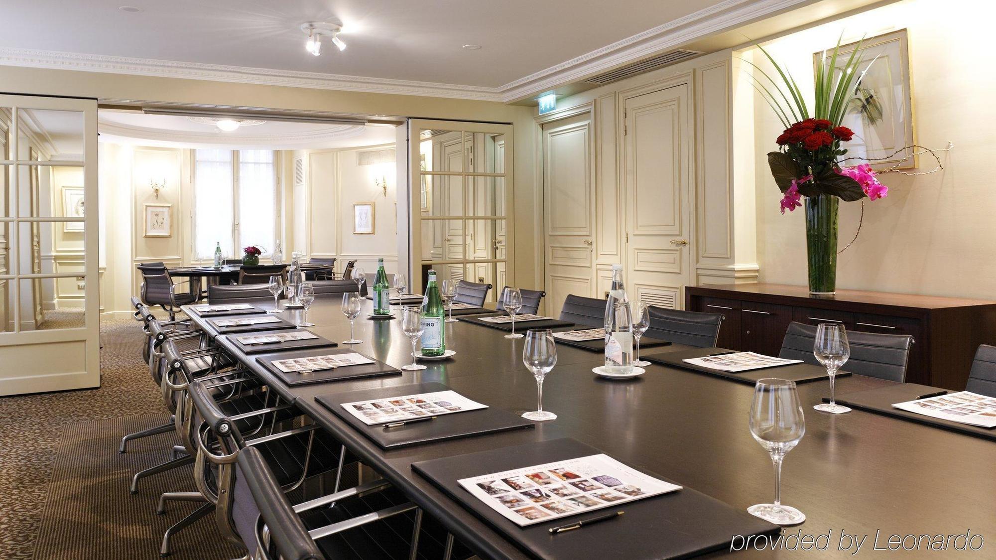 Hotel La Tremoille 3*