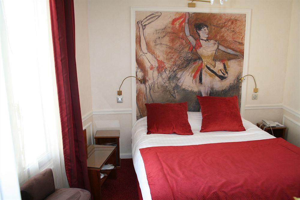 Hotel Timhotel Tour Montparnasse 3*