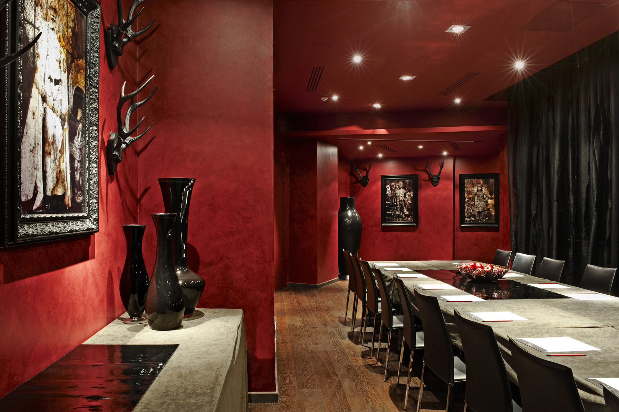 Banke Opera, Autograph Collection Paris