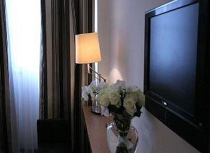 Villathena 3*