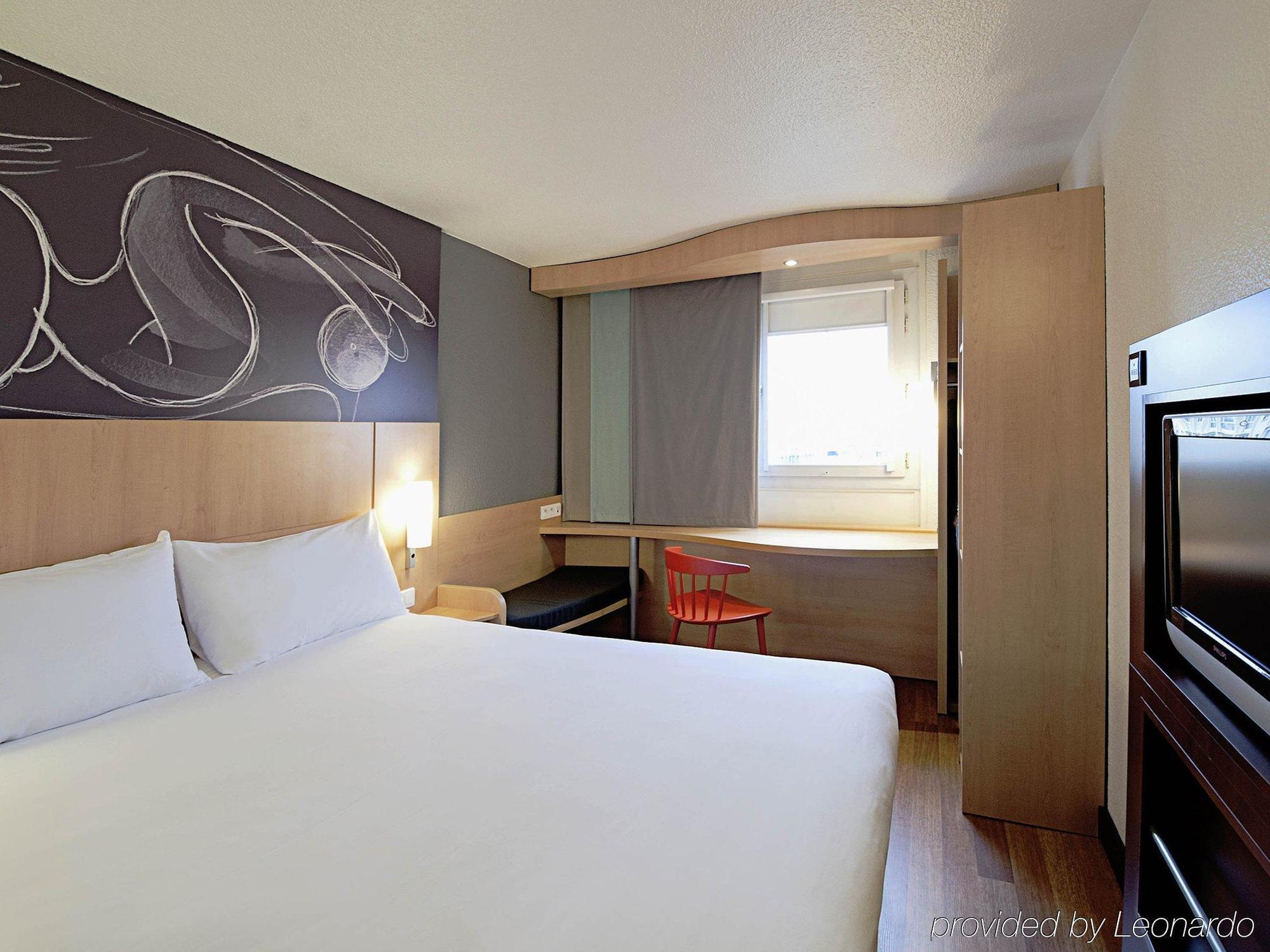 Ibis Vaugirard Porte De Versailles Hotel 3*
