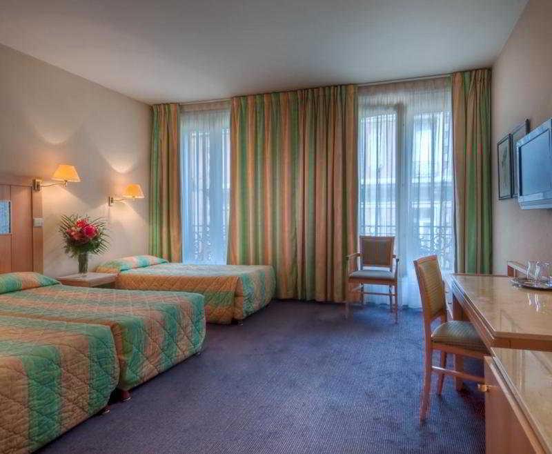 Hotel Le Belmont Paris