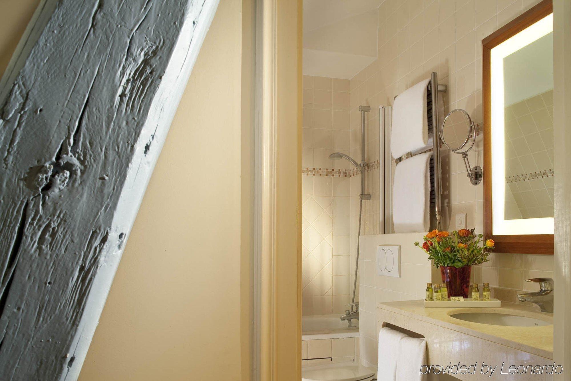 Le Relais Montmartre Hotel
