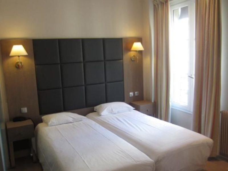 Margaux Opéra Montmartre Paris