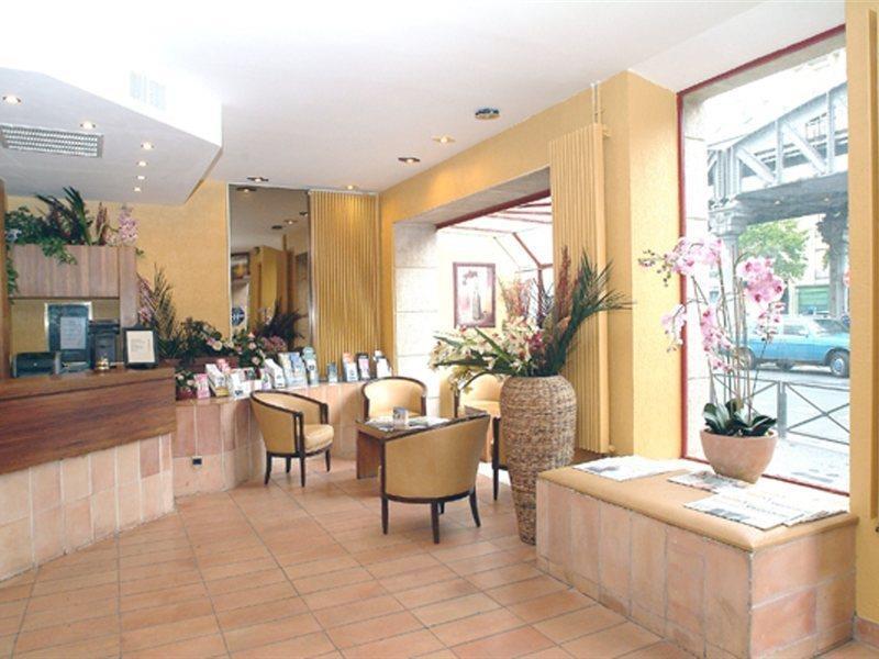Hotel Eiffel Segur