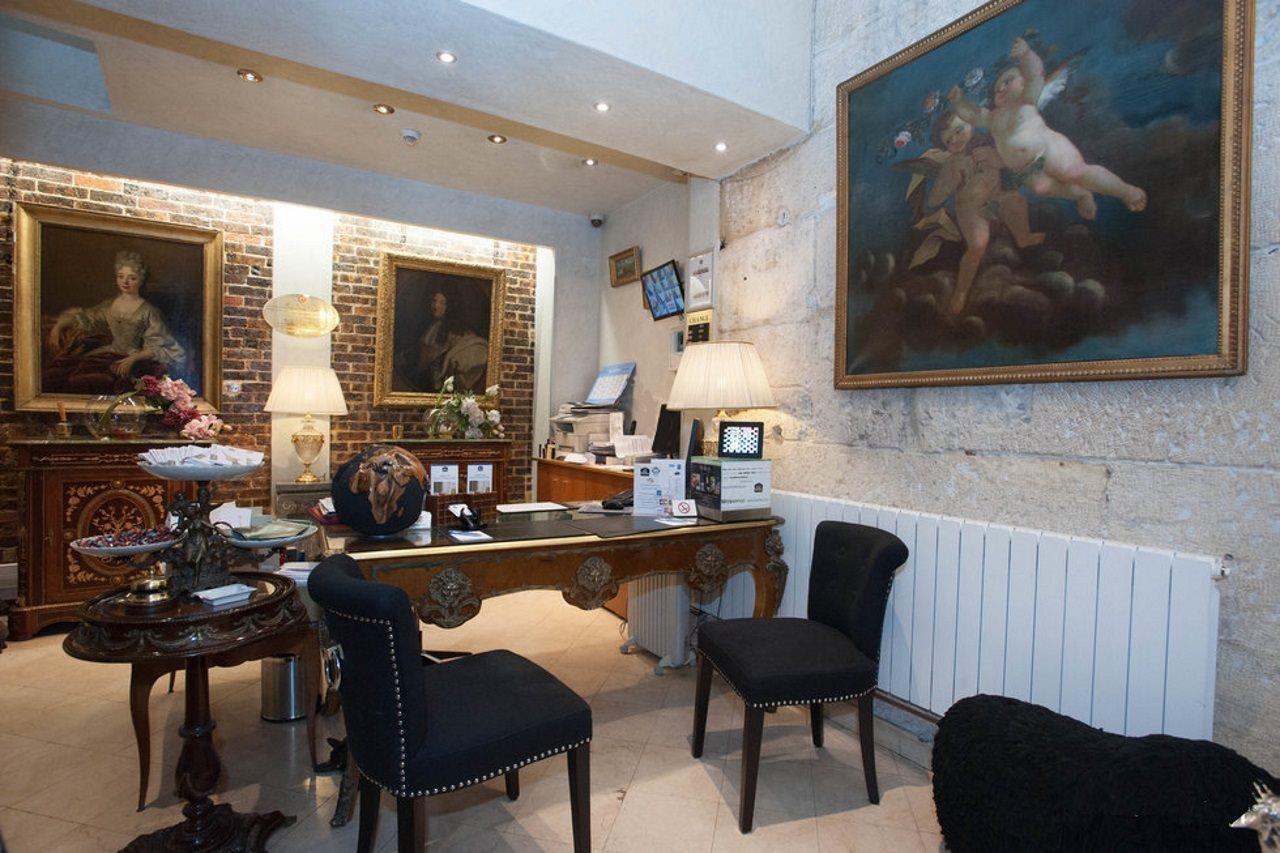 Hotel Plaza Elysees Paris