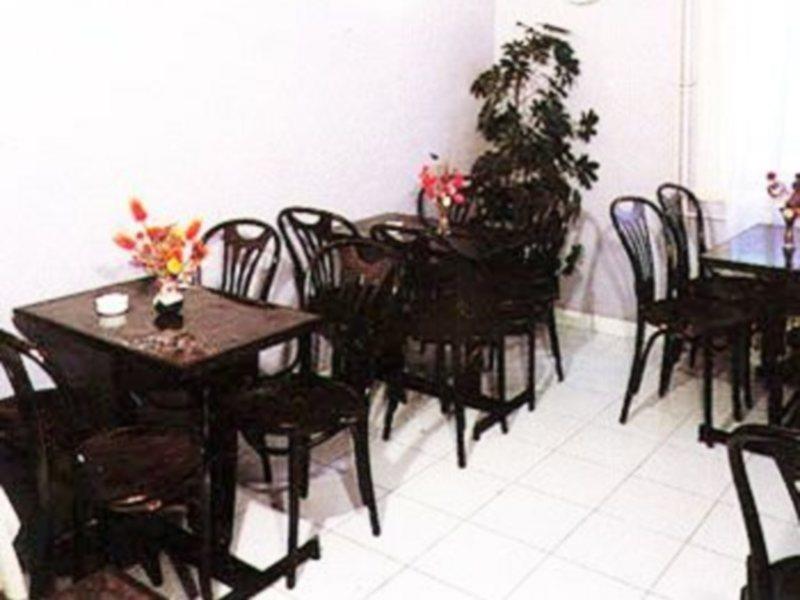Hotel Hipotel Buttes Chaumont Belleville 3*