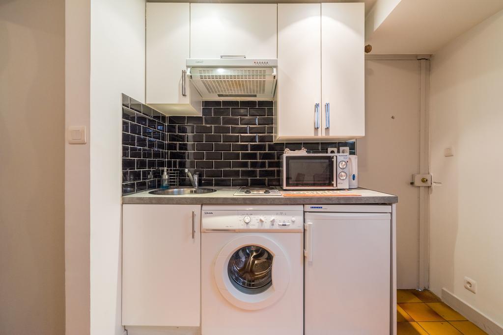 Studio At Colonel Fabien Apartment *