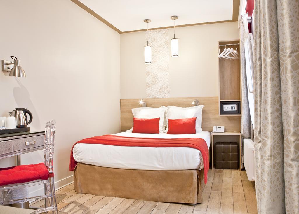 Eiffel Segur Hotel 3*