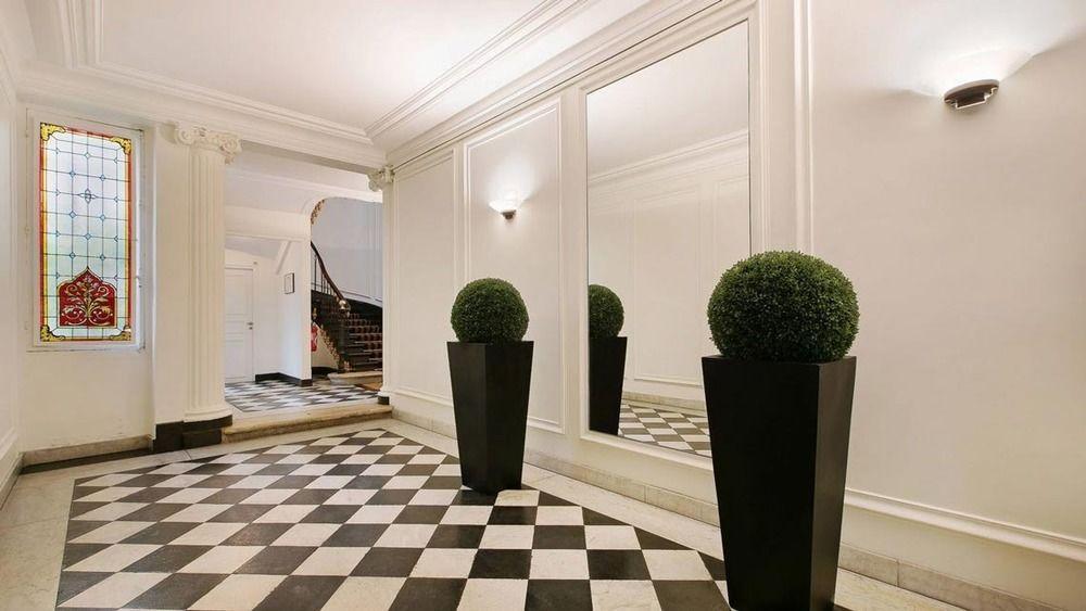 Square 2* Paris