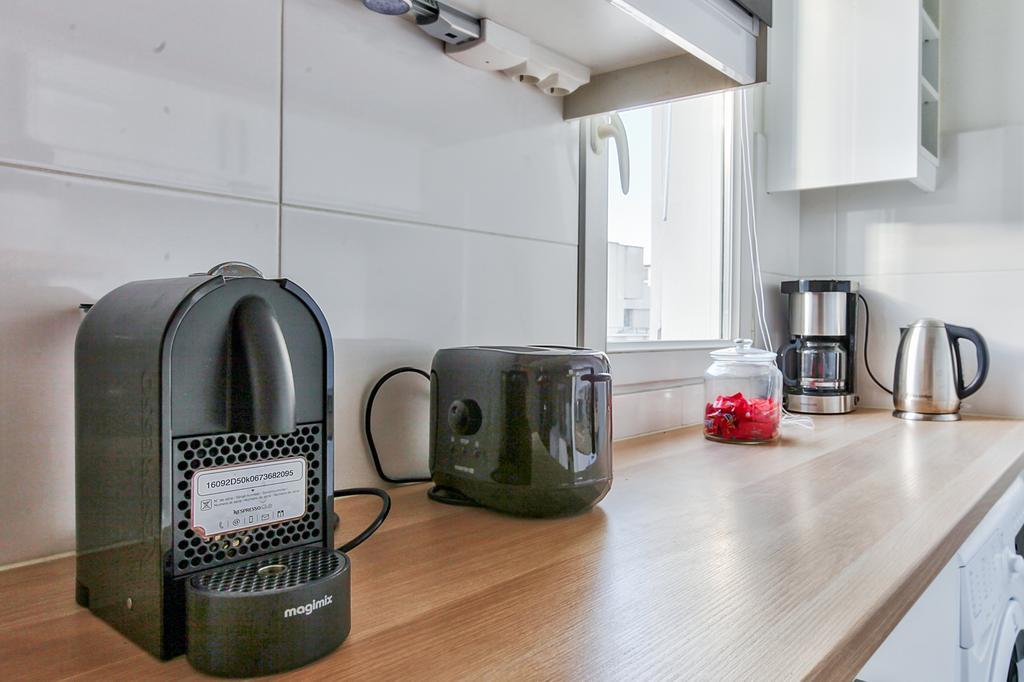 Lovely Nest Eiffel Tower Bottom Apartment *