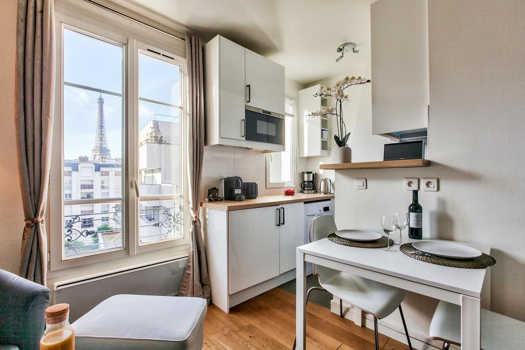 Lovely Nest Eiffel Tower Bottom Apartment Paris
