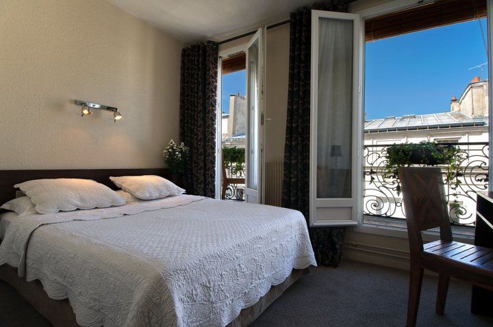 B Montmartre Hotel