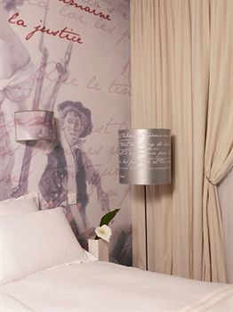 Boutique Konfidentiel Paris