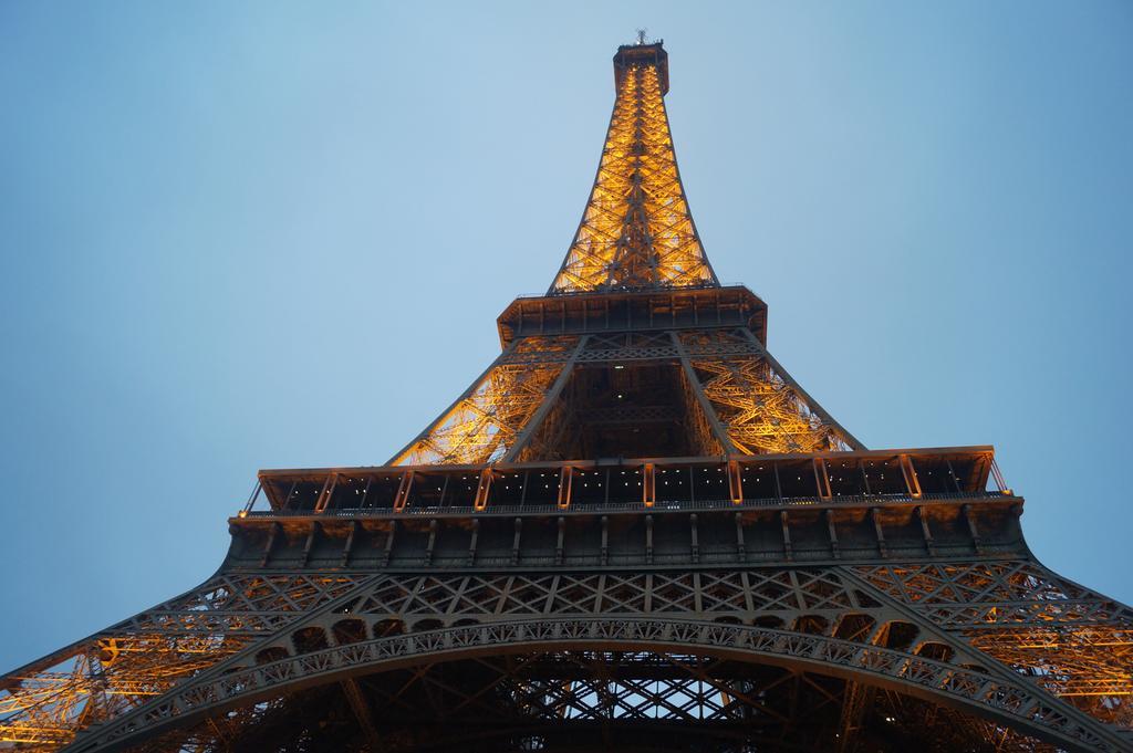 Champs Elysees Executive * Paris