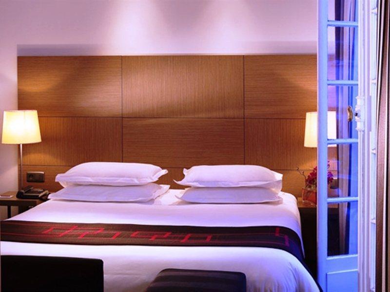 Hotel Villathena Paris