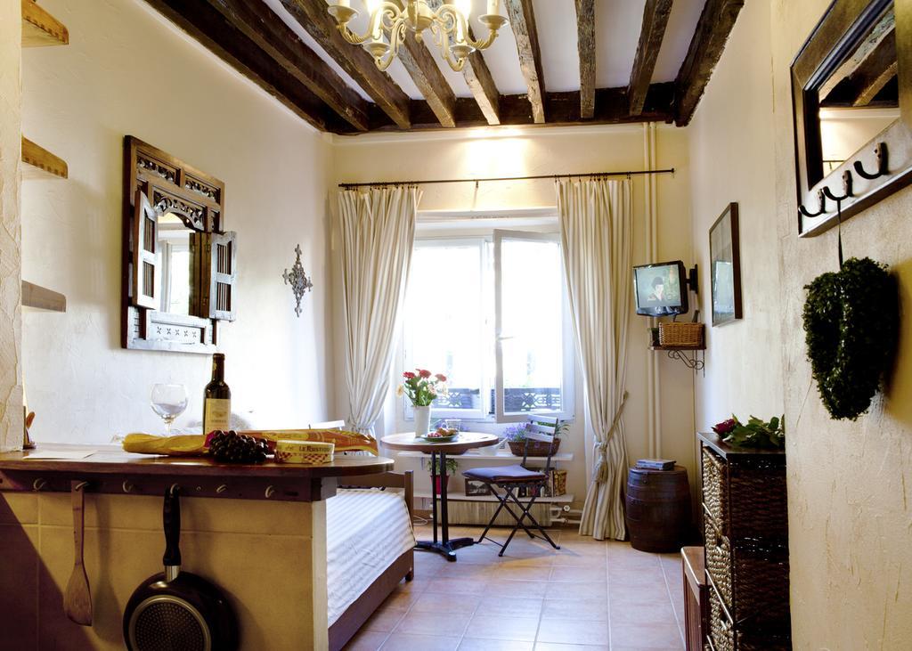 Studio Jean Pierre Timbaud Apartment Paris