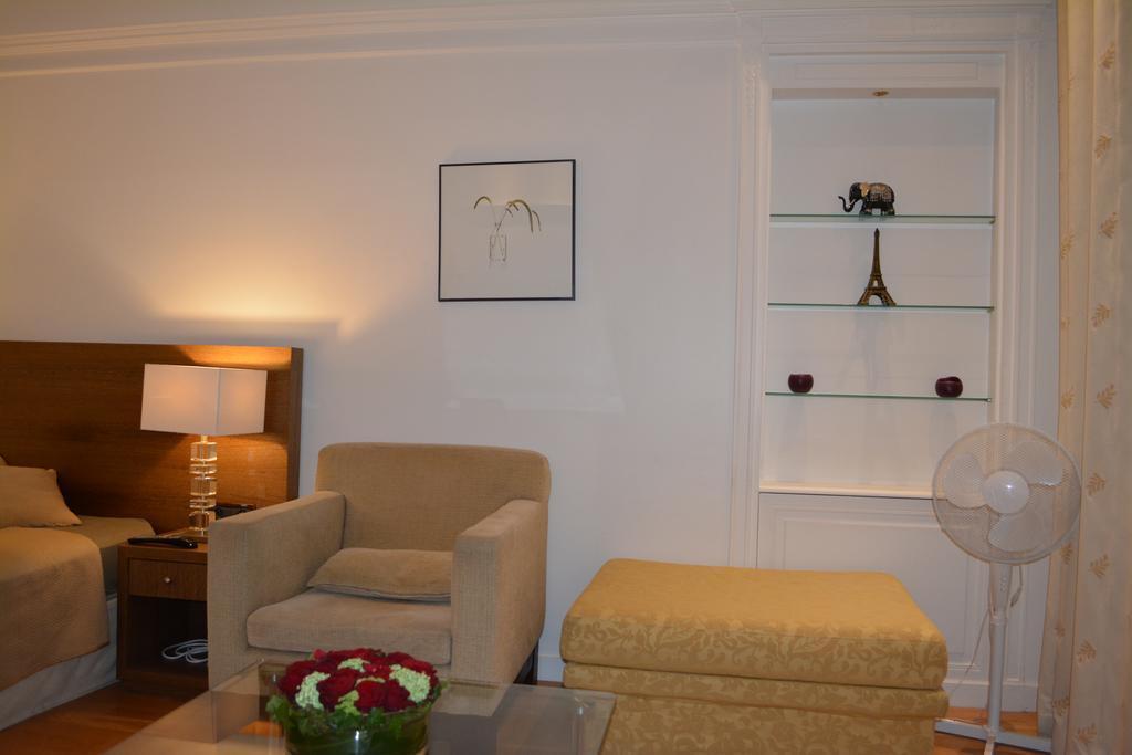 Avenue Des Champs-elysees Apartment *