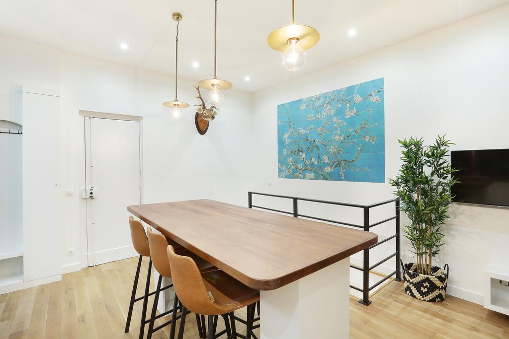 Rent A Room - Charon 3 *