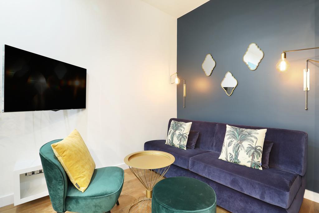 Rent A Room - Charon 3 *