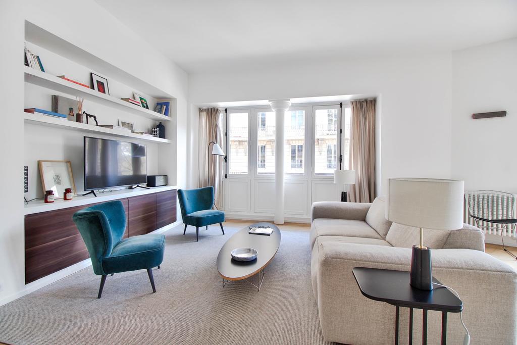 Rue Du Louvre - Luxury * Paris