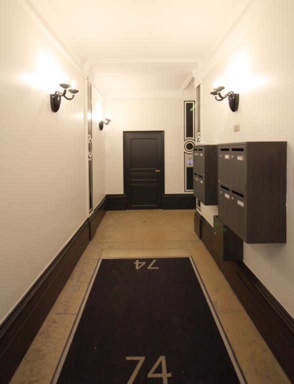 Centre - At *