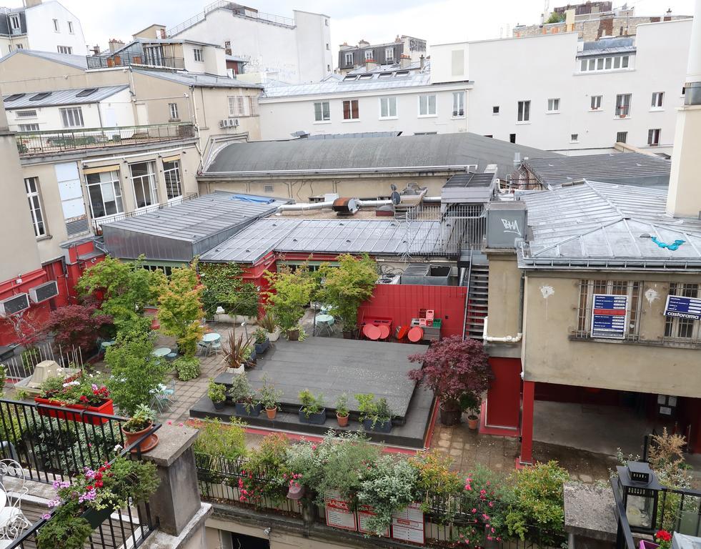 Moulin Rouge Backstage Apartment Paris
