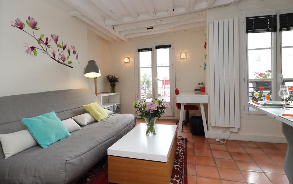 Moulin Rouge Backstage Apartment *