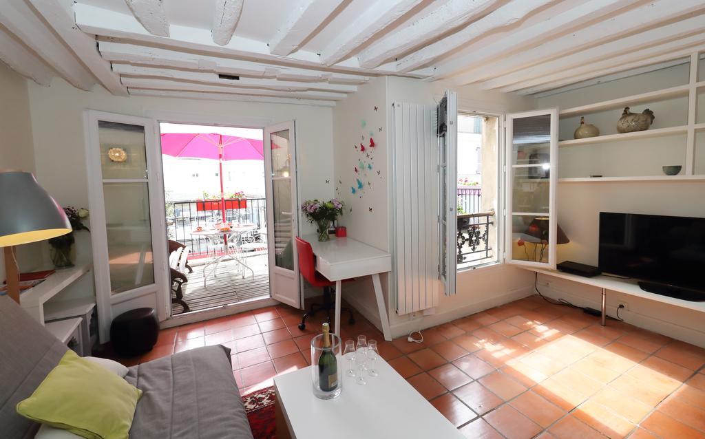 Moulin Rouge Backstage Apartment
