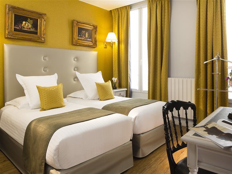 Hotel Plaza Elysees 4*