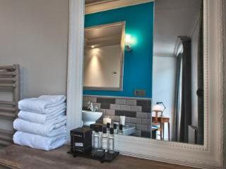 Hotel Le Robinet D'or Canal Saint Martin Paris