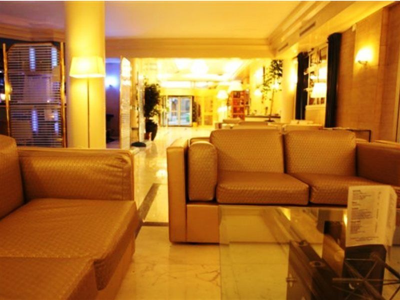 Hotel Royal Garden Champs-elysees 4*