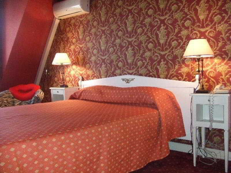 Maxim Opera Hotel