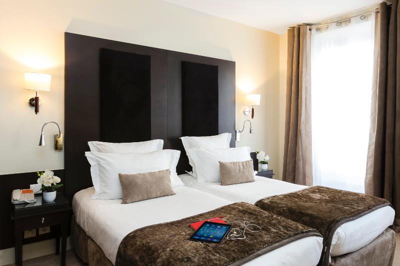 Hotel Elysées Bassano Paris