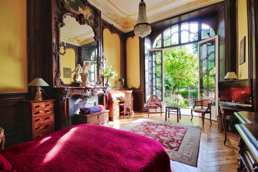 Apartment Alfred De Vigny Paris