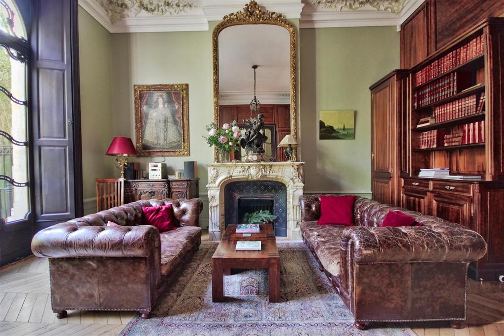 Alfred De Vigny Apartment
